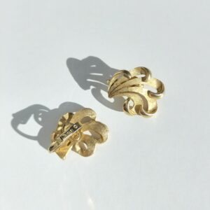 Клипсы винтажные золотистые, Trifari — изображение 3